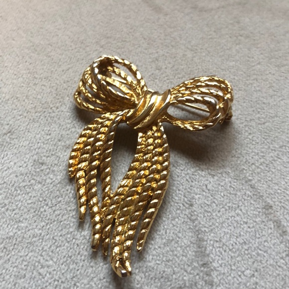 Vintage Angel Braided Rope Texture Gold Brooch - Picture 2 of 10